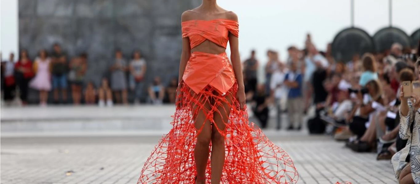 Θεσσαλονίκη: Επίδειξη μόδας από ανακυκλώσιμα υλικά (φώτο)